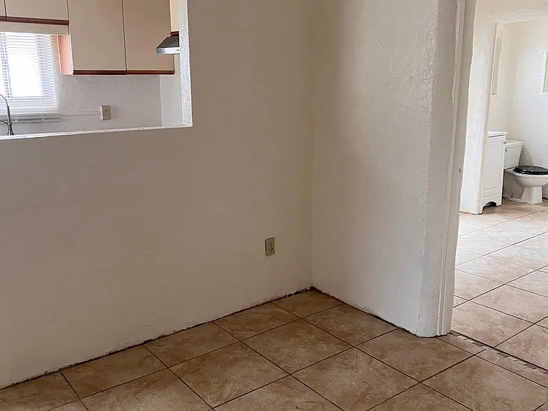 204 E Palmdale St — Photo 4
