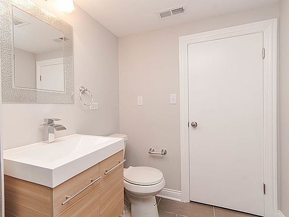 4th image of 10900 S Green St