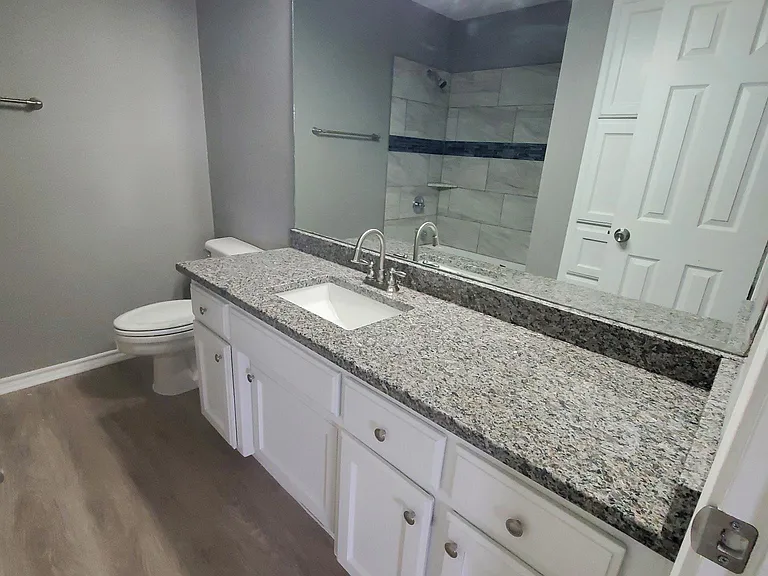 504 W Franklin St #ALVORD — Photo 7