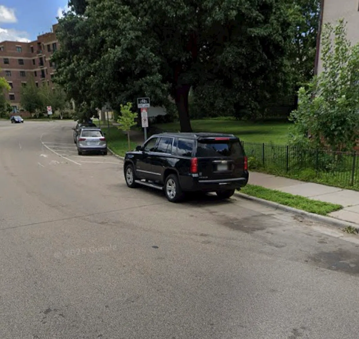 2 bed, 1000 sqft, $1,290 — Photo 2