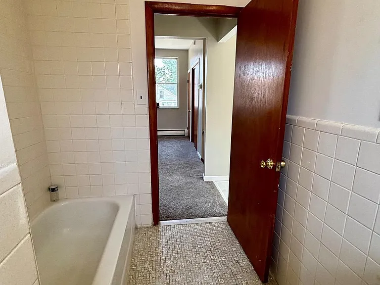 1030 Lawrence Ave — Photo 12