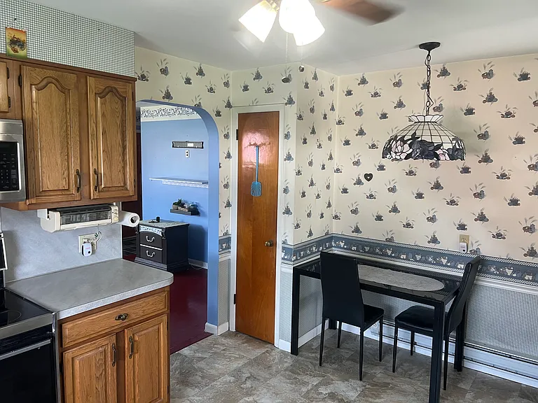 1716 S Albert St — Photo 9
