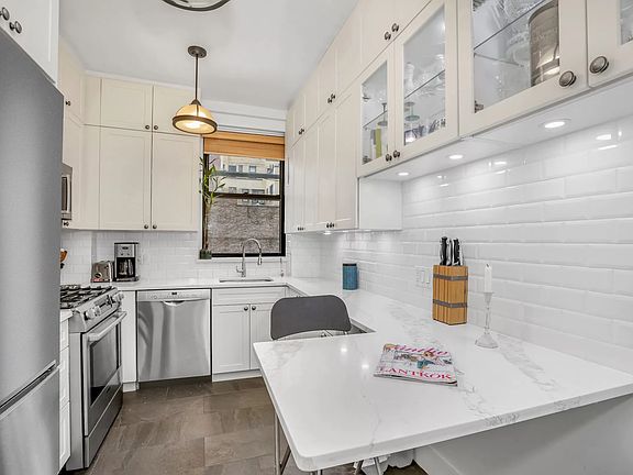 4th image of 212 E 48th St APT 7C