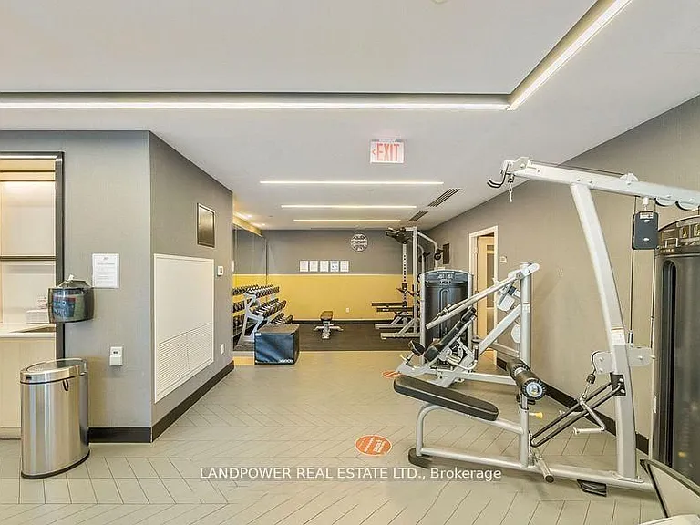 30 Roehampton Ave #313 — Photo 11