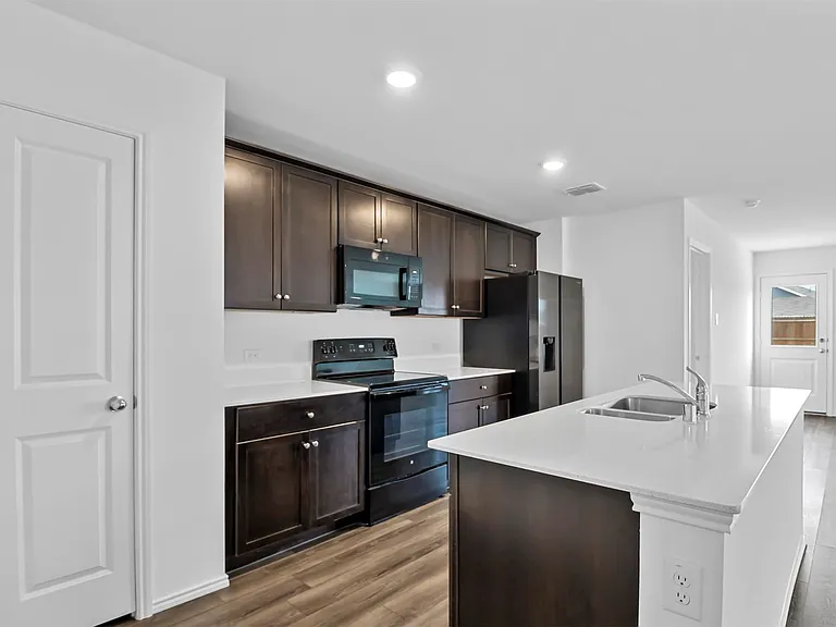 518 Olmstead Dr — Photo 11