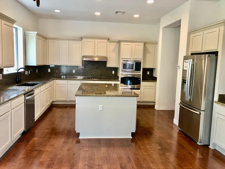 Gourmet kitchen