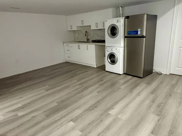 24 McDonough Gdns #Basement, Hamilton, ON L8B 1W8