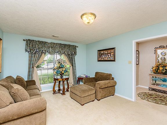 4th image of 2913 Sugar Wood Dr