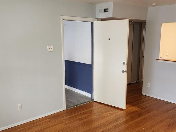 5th image of 2917 Chippewa St Unit C
