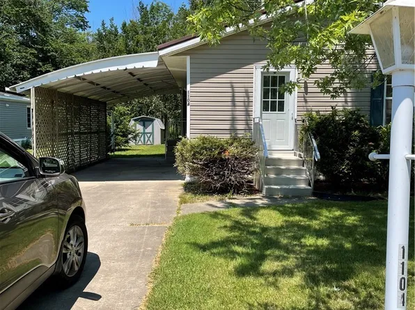 1104 Michael Dr, Angola, NY 14006