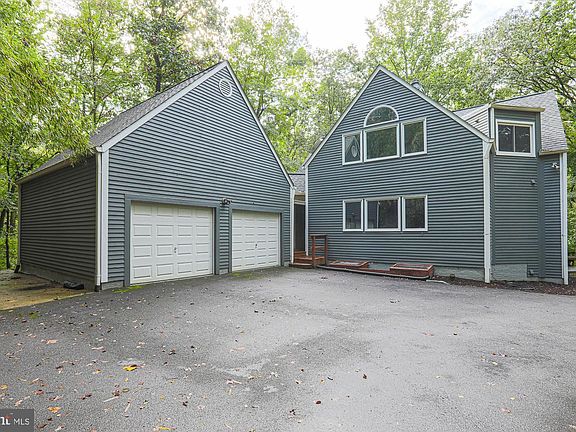 4th image of 3232 Rosemary Ln