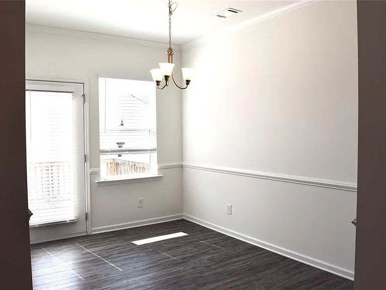 541 Ruths Dr — Photo 8