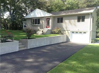 38 Patricia Ct, Gales Ferry, CT 06335