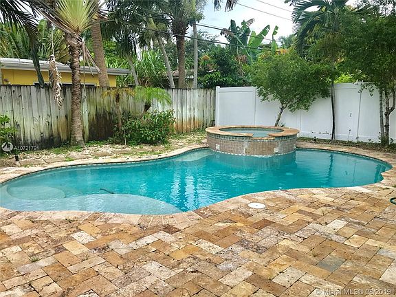 5th image of 720 NW 29th Ct