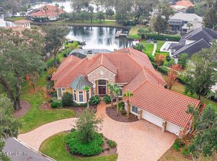 1379 Moss Creek Dr, Jacksonville, FL 32225