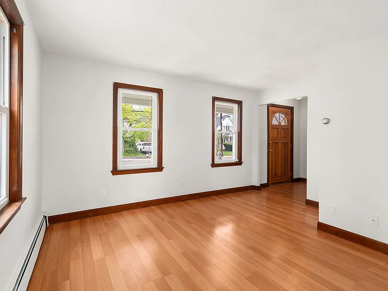 24 Railroad Ave — Photo 2