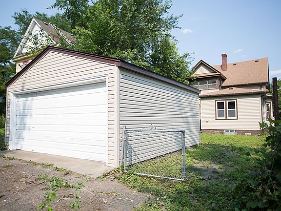 5th image of 1341 Newton Ave N