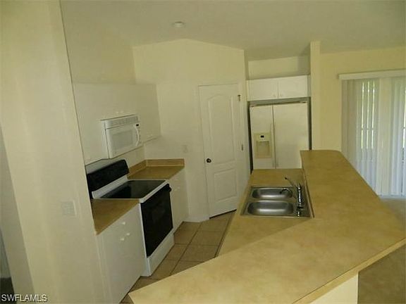 3rd image of 4306 NE 9th Ave