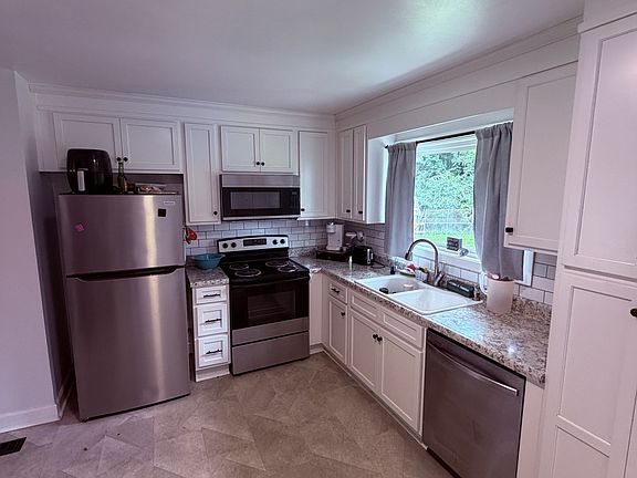 3rd image of 1201 Raby Ave