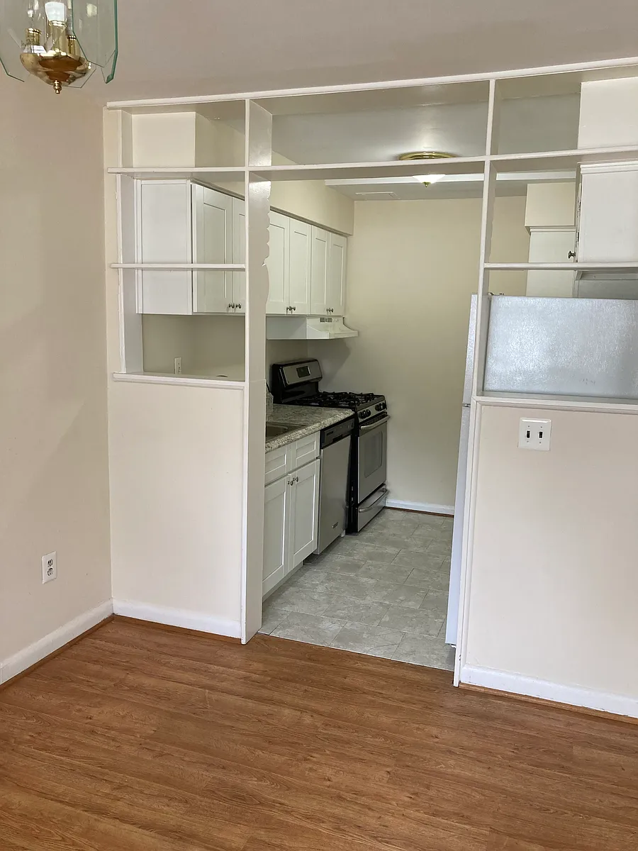 Building Photo - 3355 University Blvd W #T1