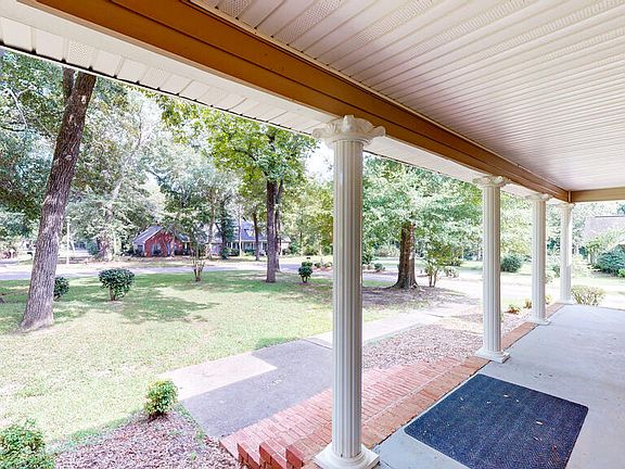 2nd image of 400 Shakespeare Dr