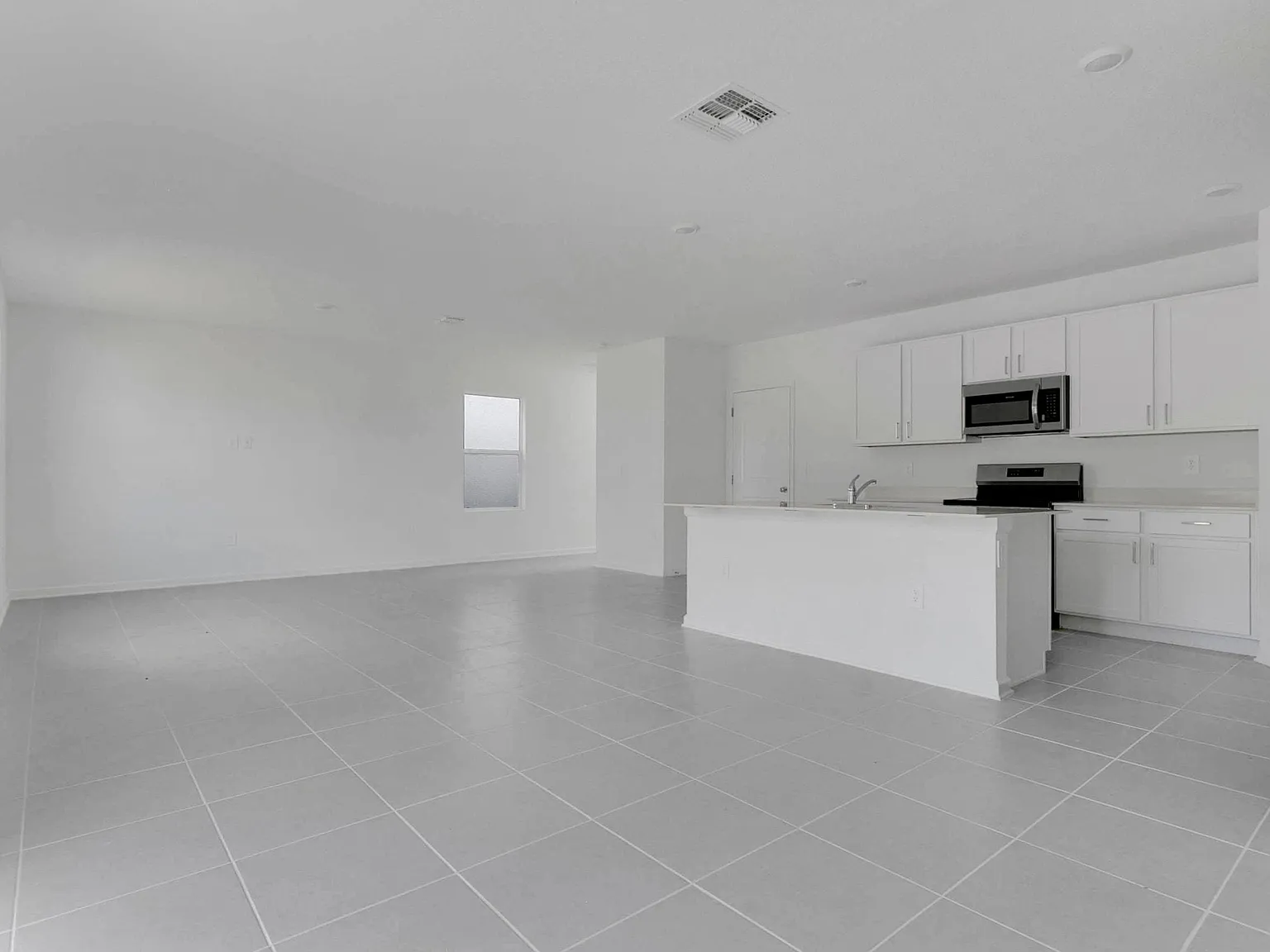 4 bed, 1824 sqft, $2,200 — Photo 3