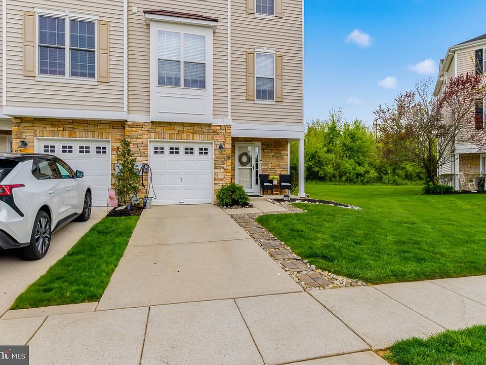 1st image of 155 Acorn Dr