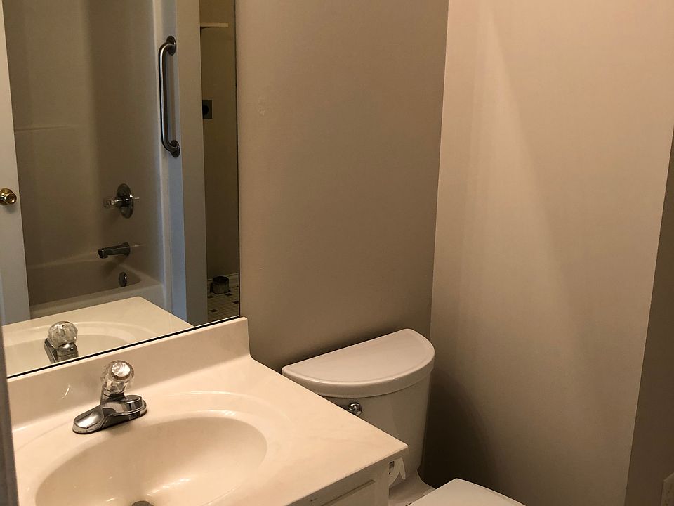 Full Bath w/ shower
