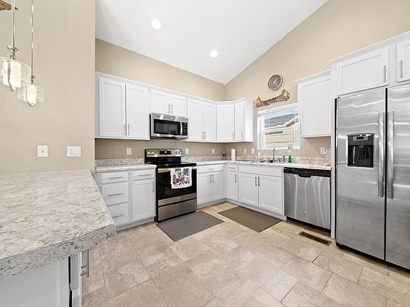 4th image of 154 Clear Creek Way