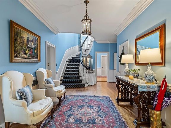 4th image of 302 Cherry St