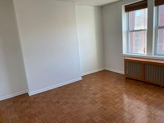 3rd image of 20 Warburton Ave APT 2