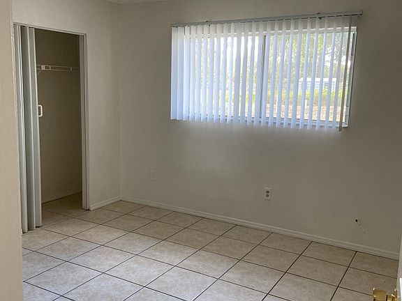 3rd image of 621 W Rosewood Ln