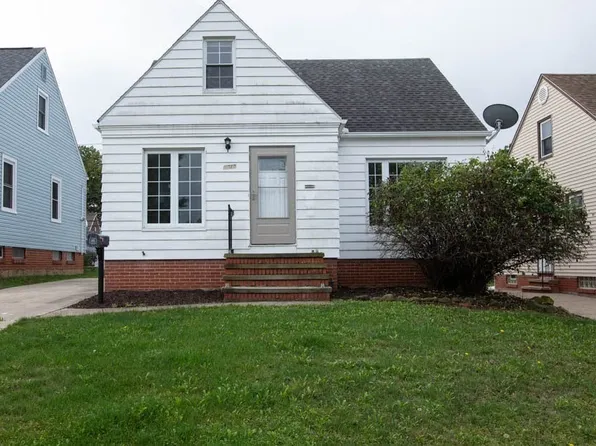 8715 Pinegrove Ave, Parma, OH 44129