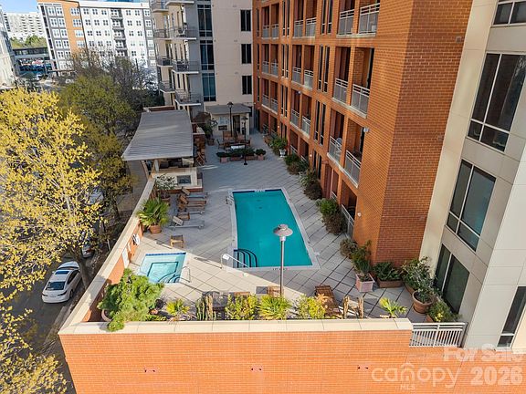 4th image of 701 Royal Ct #1009