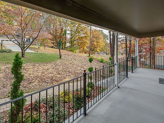 3rd image of 1905 Stonebrook Dr