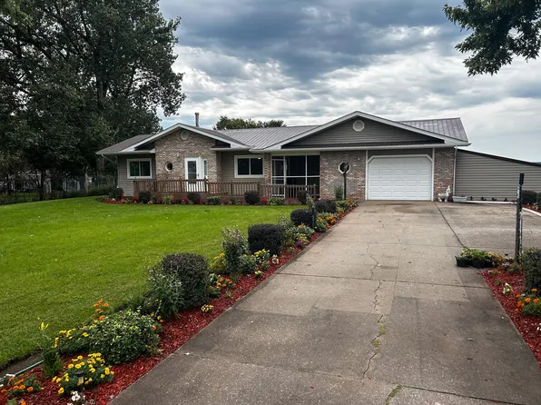 5010 67th Ave W, Muscatine, IA 52761
