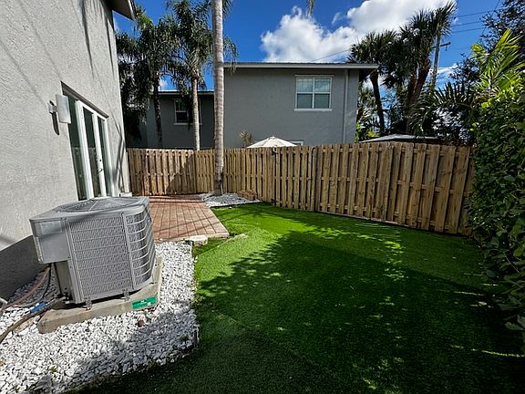 5th image of 432 SW 14th Ct #432