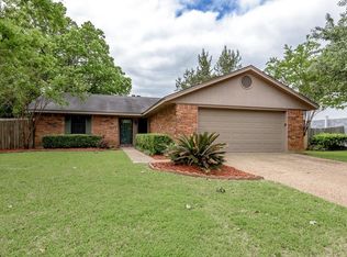 3030 Le Oaks Dr, Bossier City, LA 71111