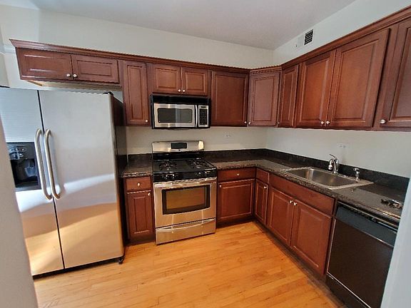 4th image of 726 W Cornelia Ave APT 2F
