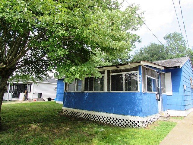 1st image of 906 Custer Ave
