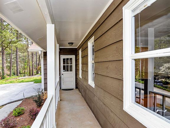 3rd image of 2843 Thornridge #18