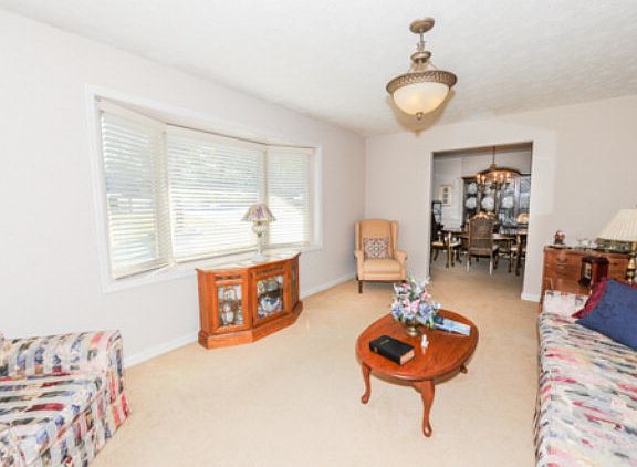 3rd image of 804 Greenwood Dr