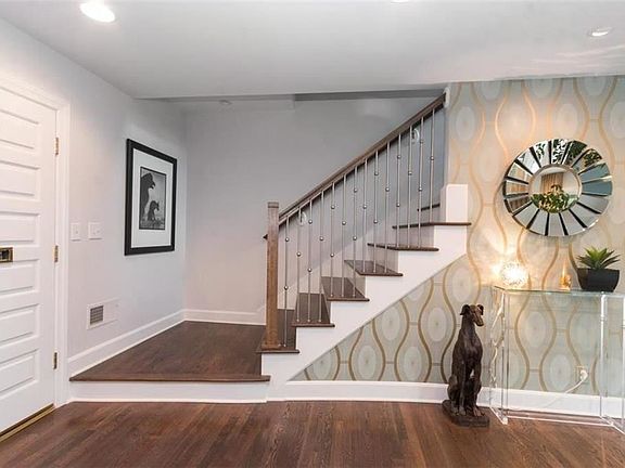 5th image of 2600 W 69th St