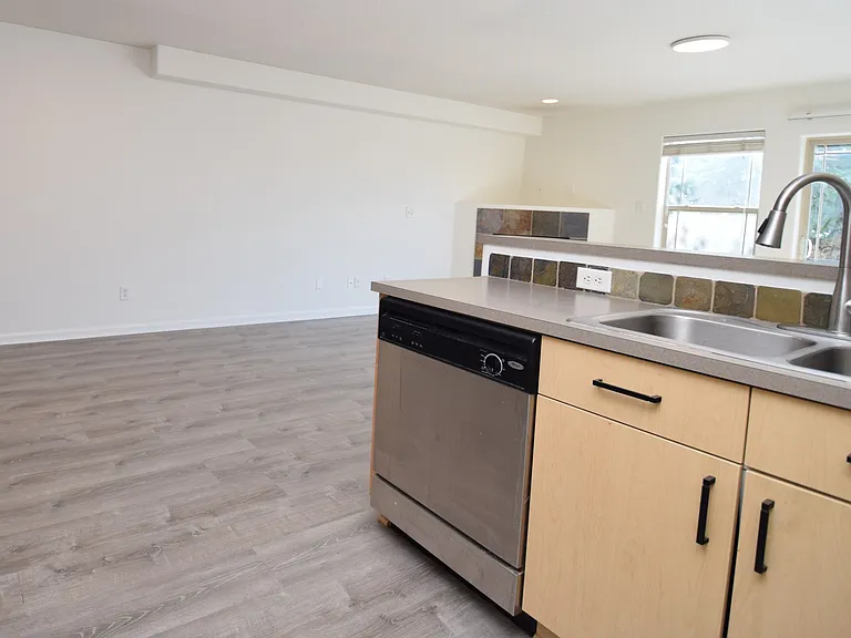 207 SE Harlow Ave — Photo 4
