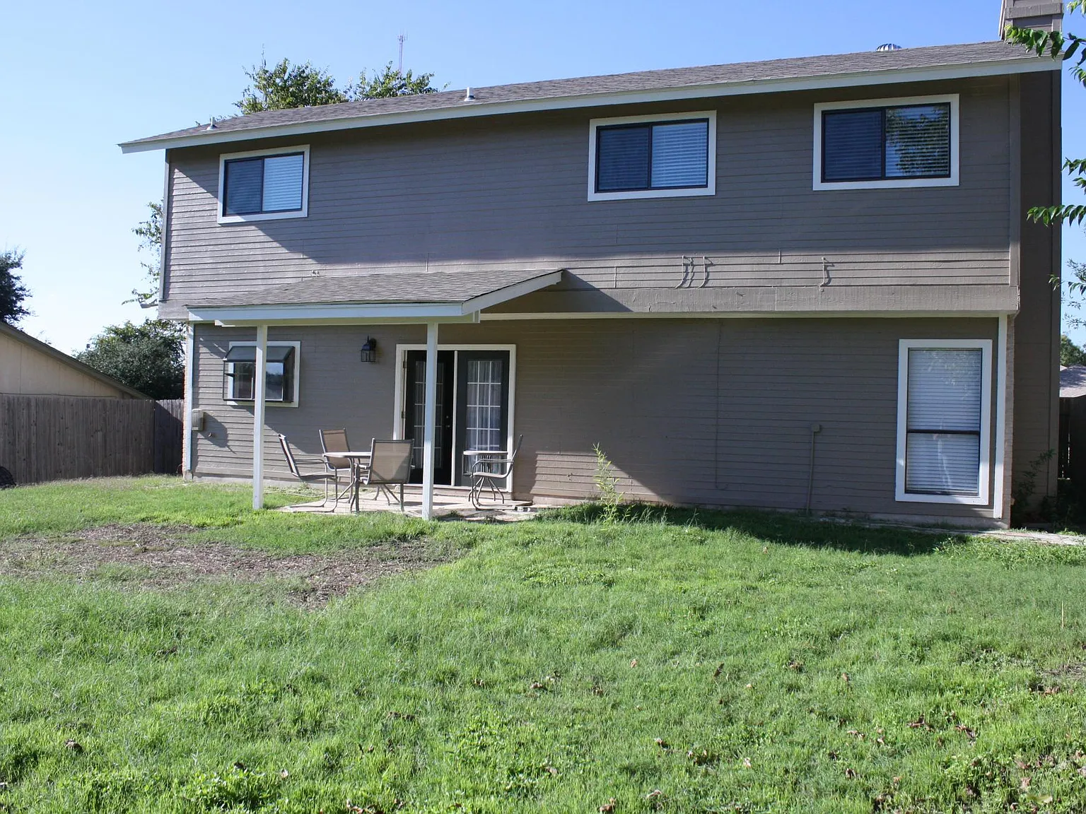 3 bed, 2.5 bath, 1843 sqft, $1,800 — Photo 2