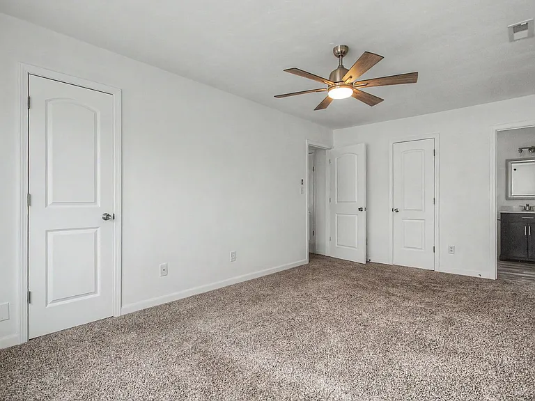 4327 Lacy Cove Ln — Photo 12