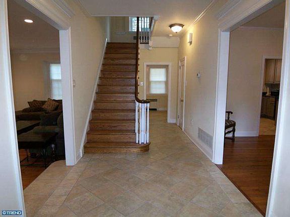 2nd image of 5059 Woodbine Ave
