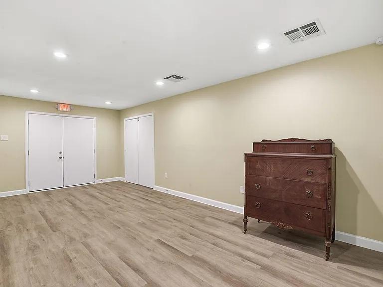 3911 Fulton St — Photo 17