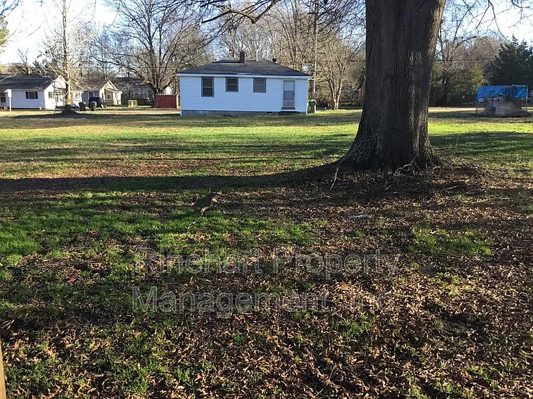 1444 Edgewood Dr — Photo 9
