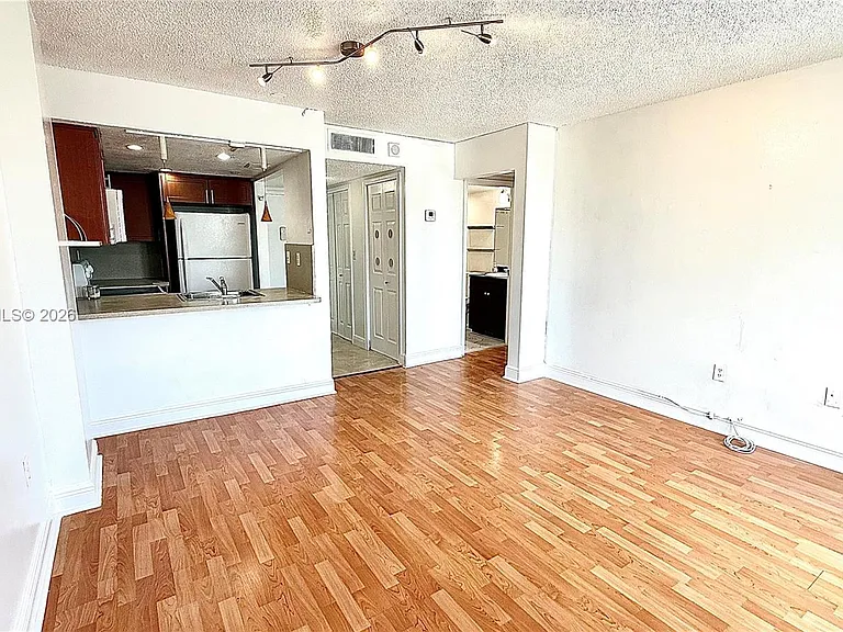 1035 West Ave #306 — Photo 5